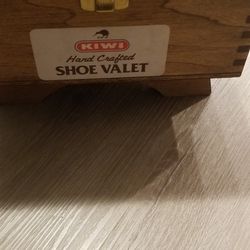 Kiwi Hand Crafted Shoe Valet 