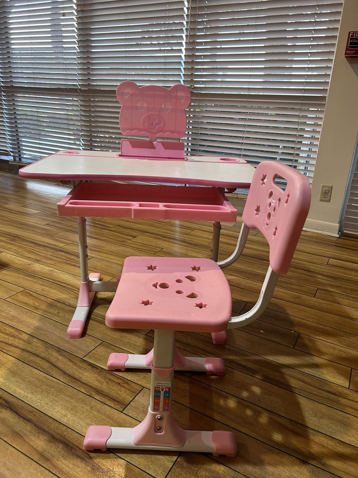 Desk And Chair For Girls 