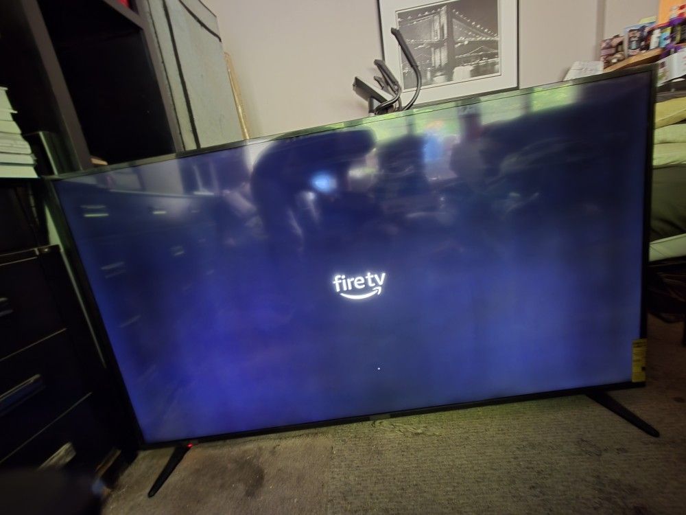 70 Inch Insignia 4K LCD UHD Smart/Fire TV (Super Thin)