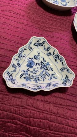 Blue Danube triangle serving dish
