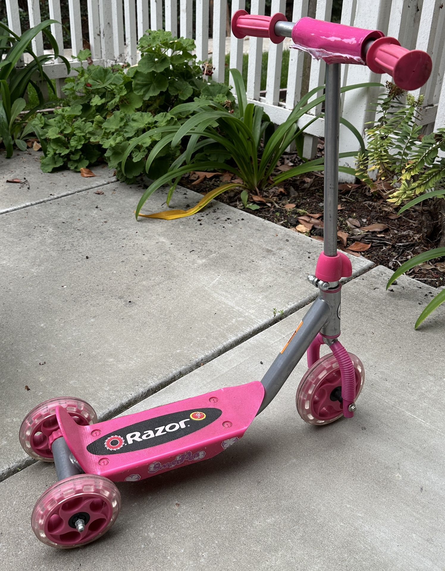 Razor Jr Lil Kick Scooter Pink