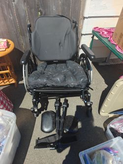 Wide seat wheel chair