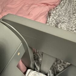 Baby Crib With Changing Fable Drawers 