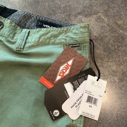 Volcom Short 19” Size 31