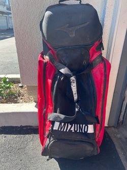 Mizuno wheeled catcher’s bag