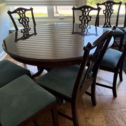 Tables/chairs 