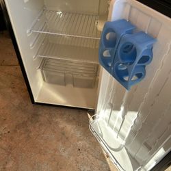 Whirlpool Black Mini Fridge Refrigerator 