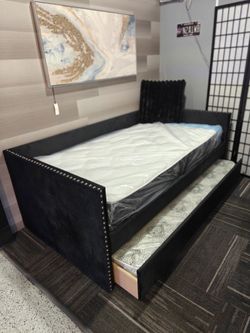 Daybed with trundle