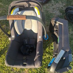 Nuna Car seat with Base - like new