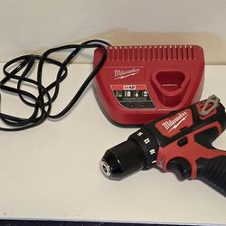 Milwaukee M12 12V Lithium-Ion Cordless 3/8 in. Drill/Driver