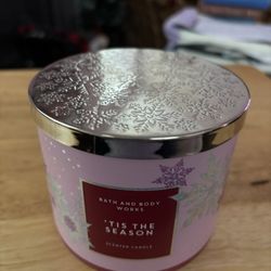 Bath & Body Works “ ‘Tis The Season “ Scented Candle 