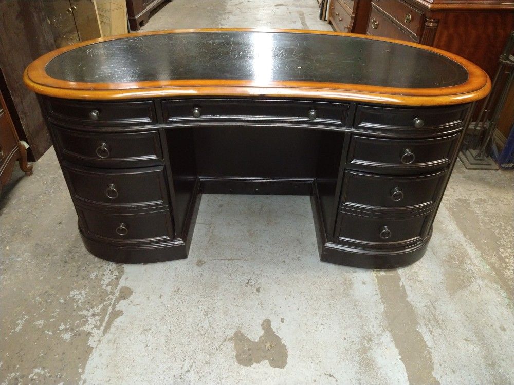 Rounded Desk