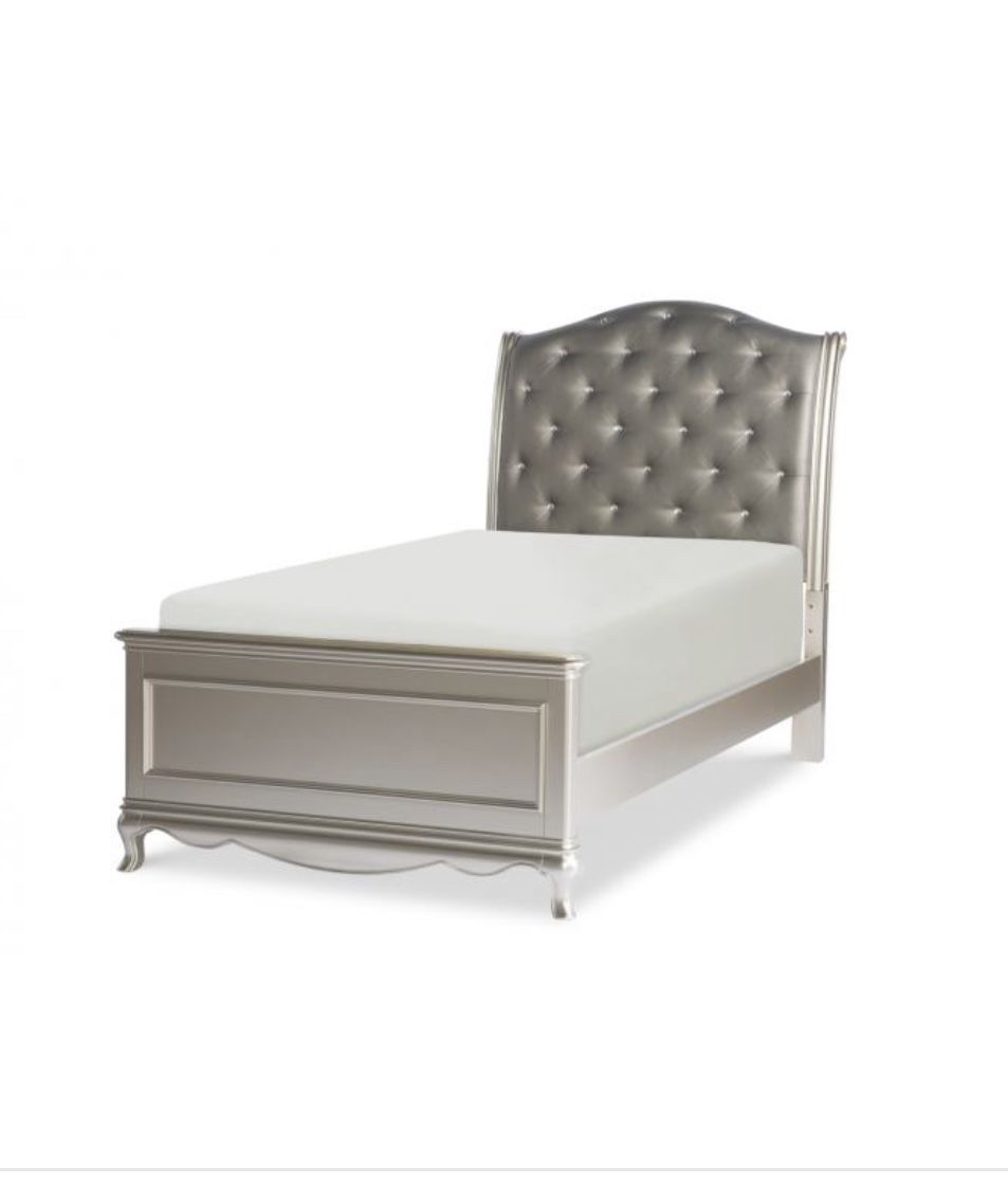 2 Matching Twin Beds