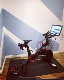 Peloton bike great condition with shoes