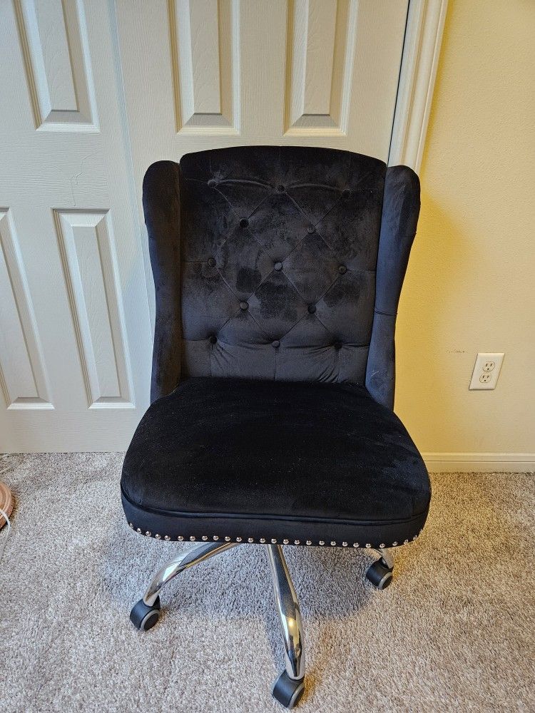 STYLISH TUFTED OFFICE CHAIR