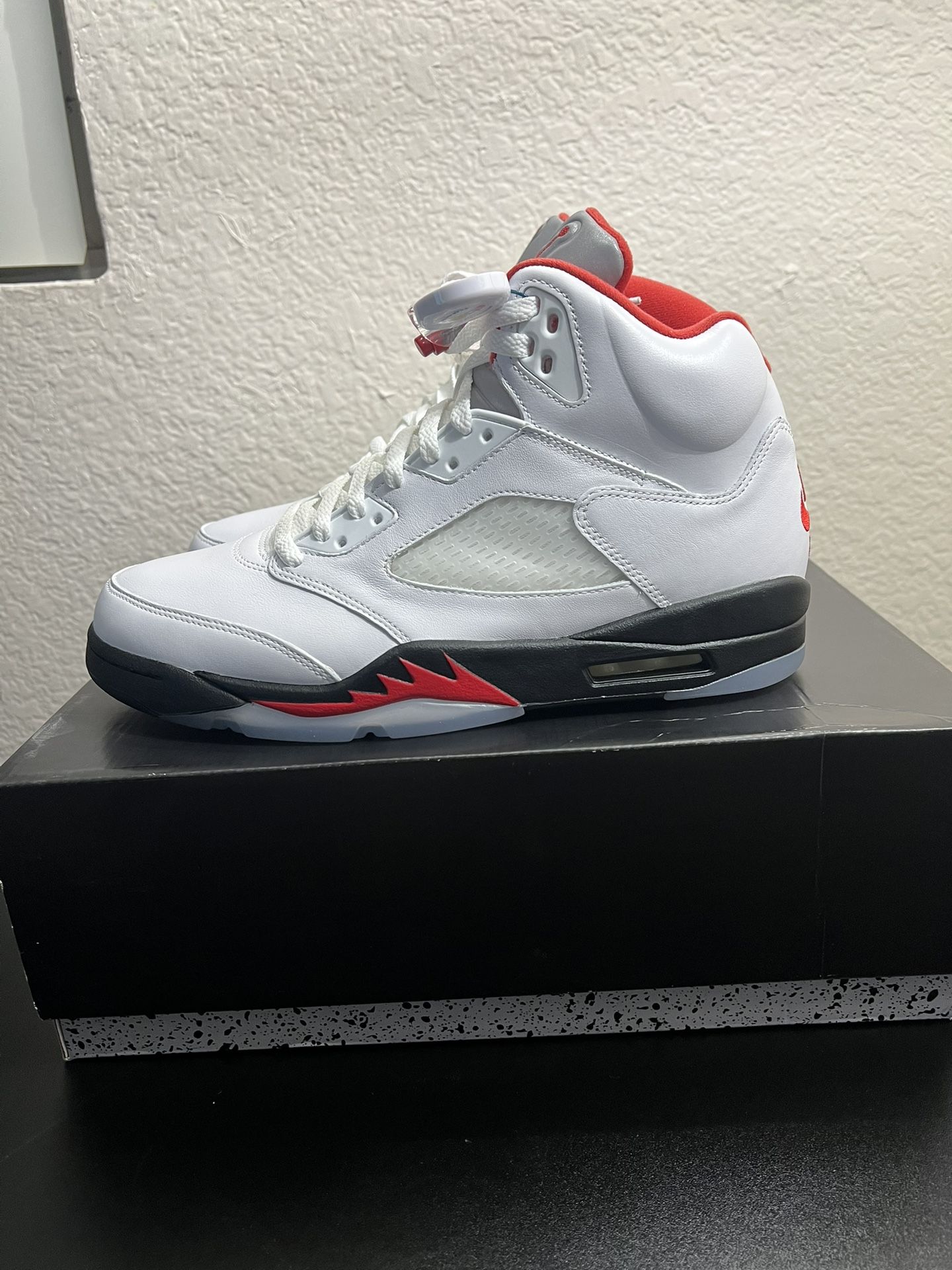 Jordan 5 Fire Red 2020 Size 10.5 DS NEW $200 OBO