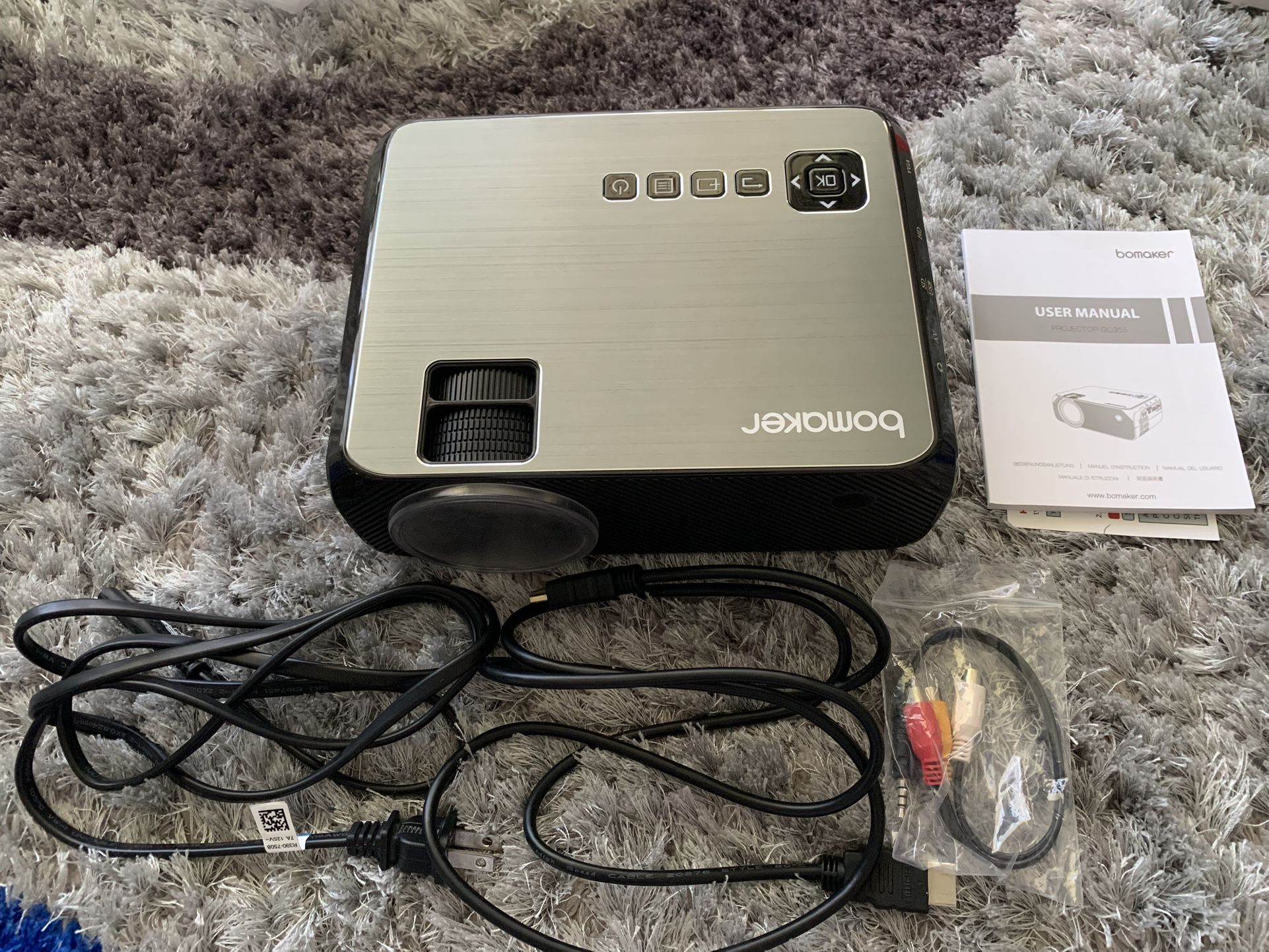 Bomaker 720P LED Projector
