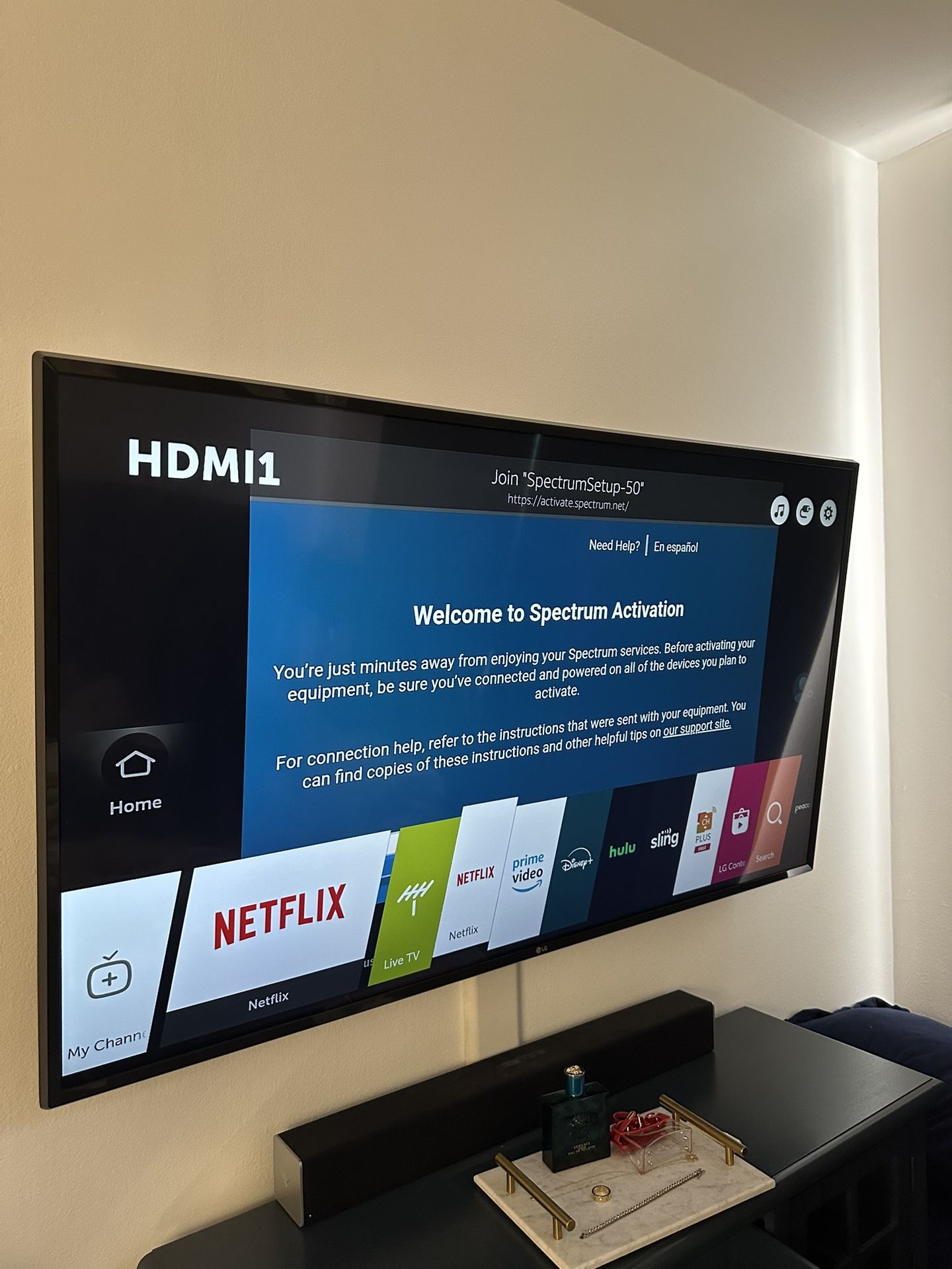 LG SMART TV 55” WITH MOUNT