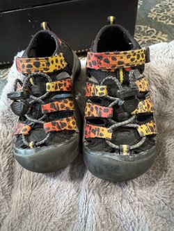 Unisex keen sandals closed toe little kid size 10