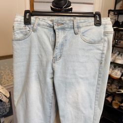 Men’s light wash jeans