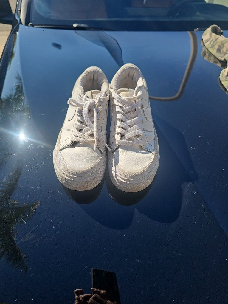 Ladies Size 8.5 Nike White Leather Tennis Shoes
