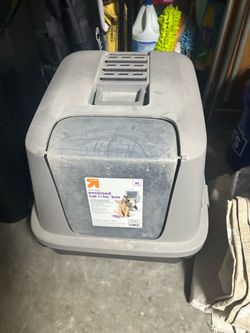 XL Enclosed Litter Box