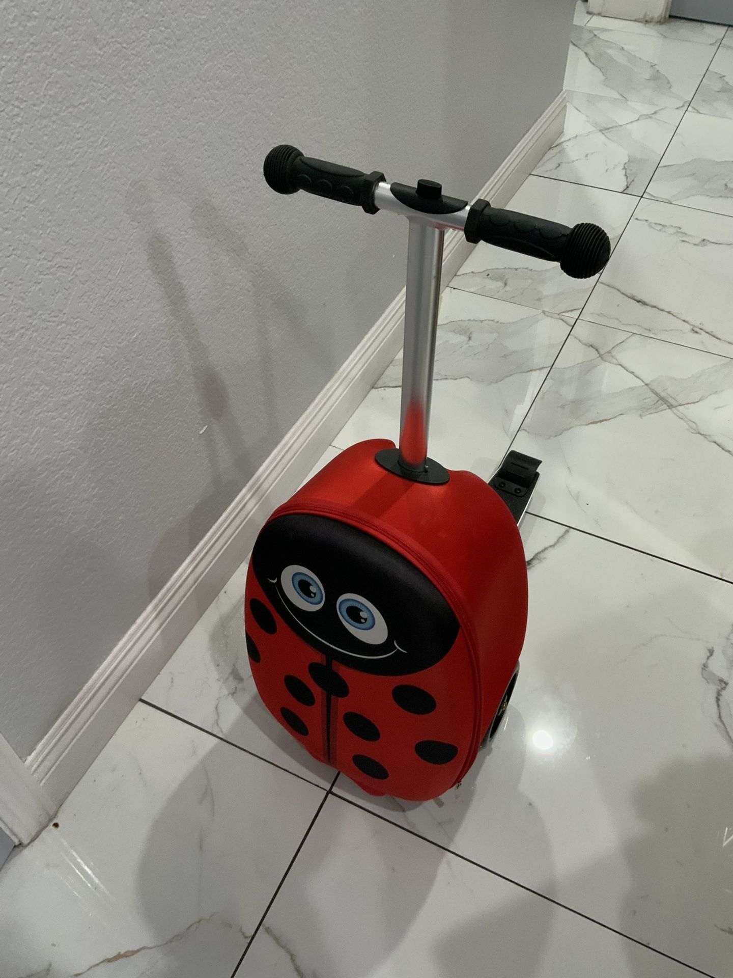 $45 Firm ! Ladybug Kids Scooter Suitcase - Folding Kids Luggage with Wheels - Hold up to 110 pounds -50 kilos
