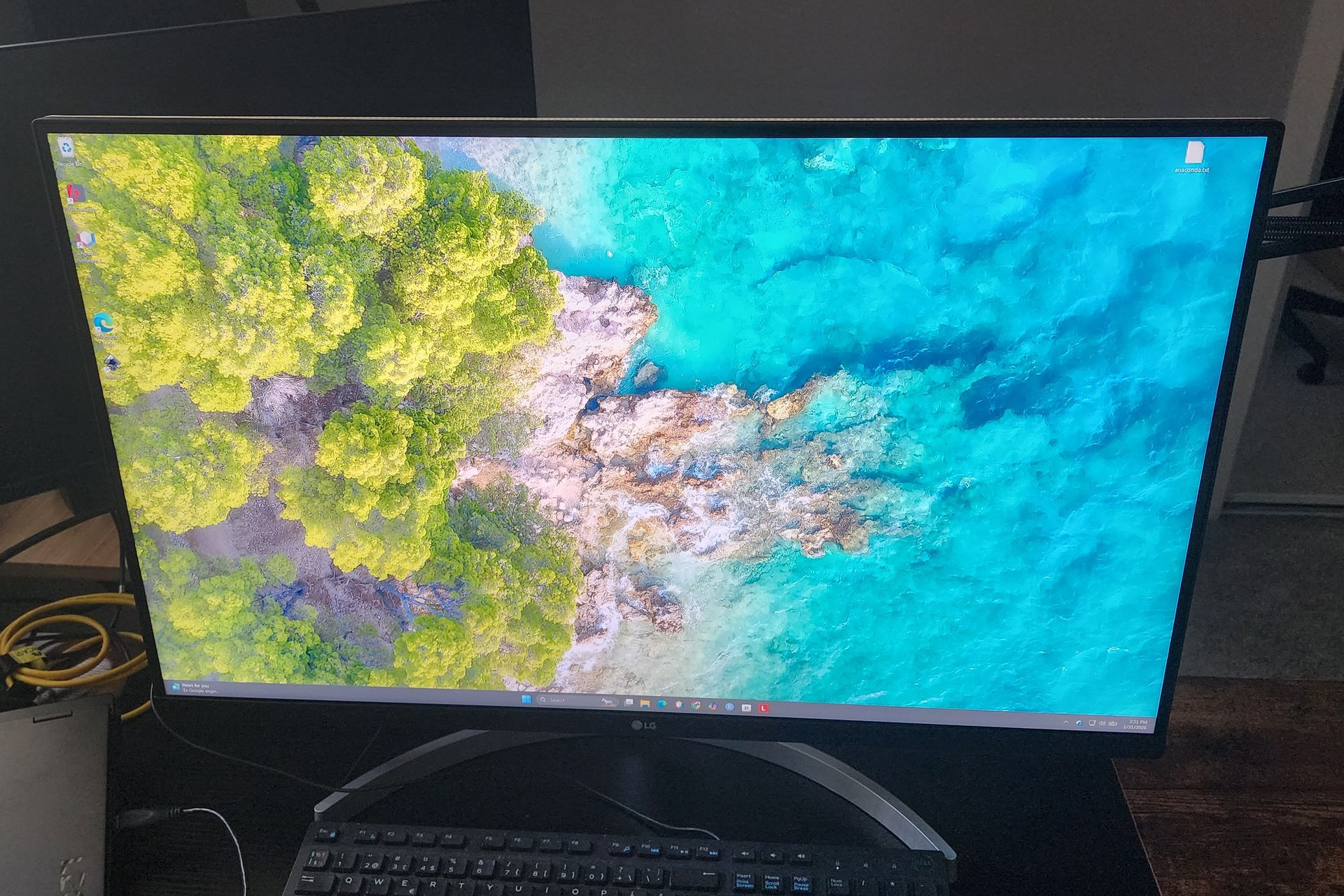 LG 32UN550-W 31.5" Monitor