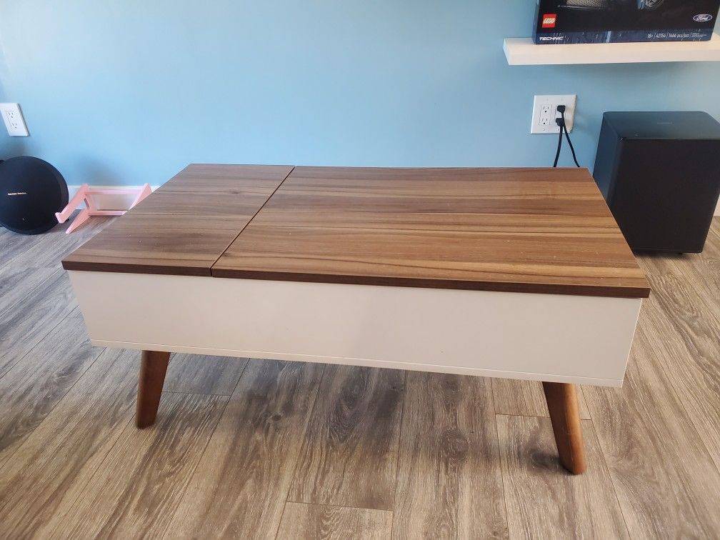 Small Coffee Table / Pequeña Mesa