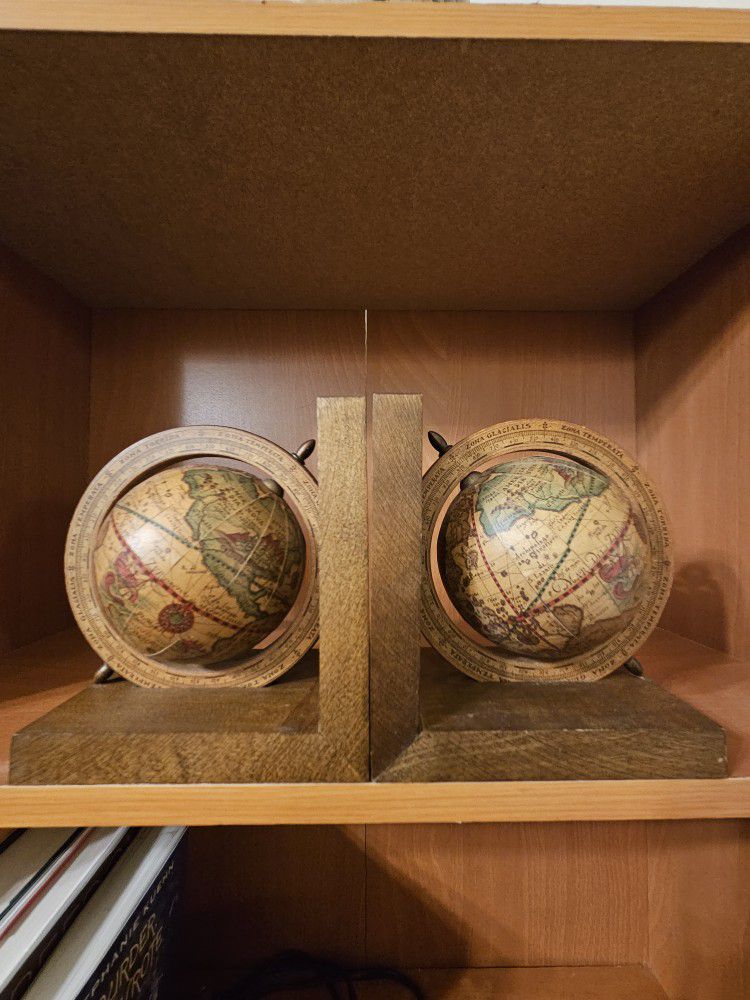 Pair Of Italian Old World Globe Bookends 