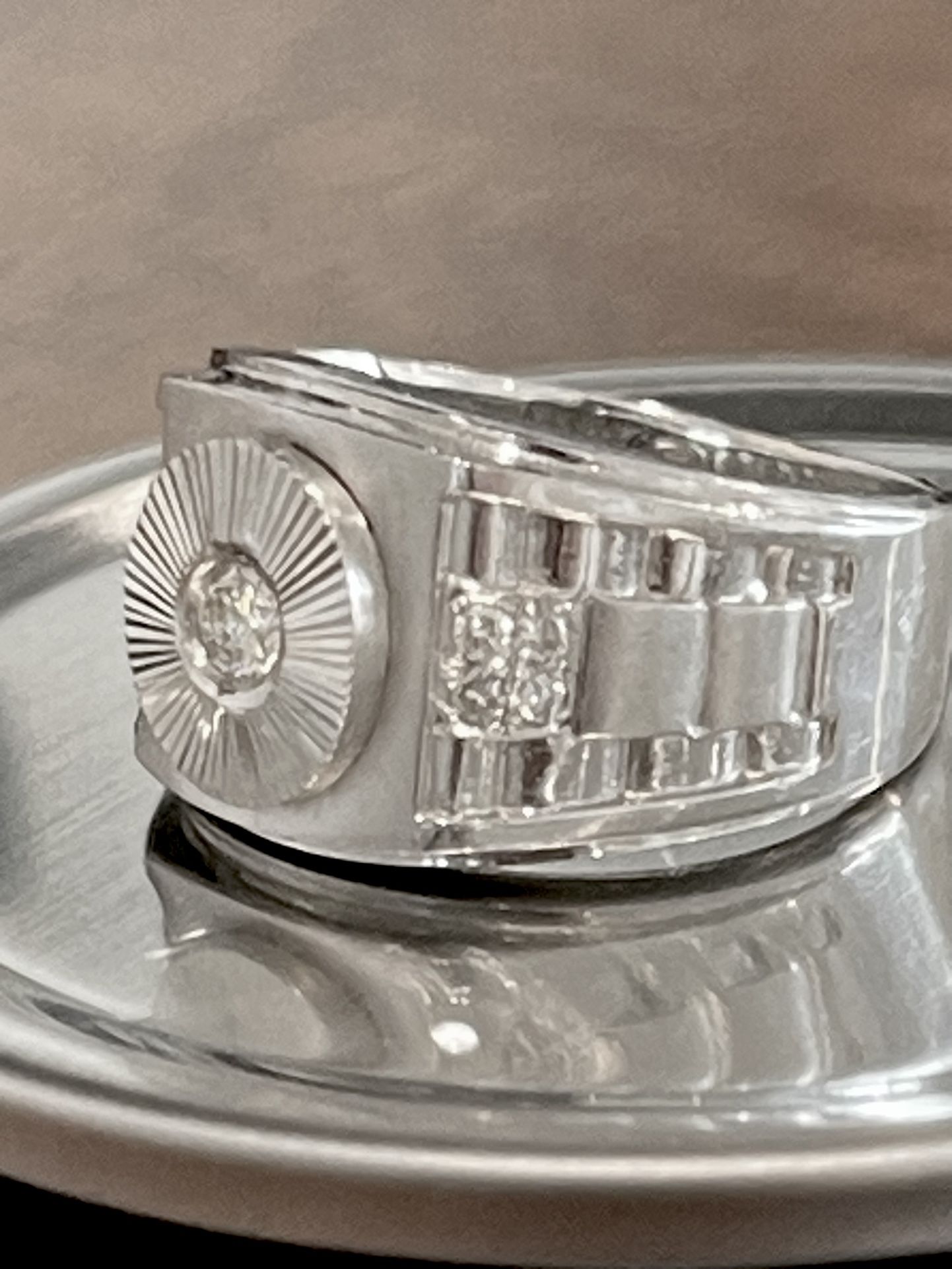 BEAUTIFUL MENS 14K WHITE GOLD with DIAMONDS - 7.8 Gram -