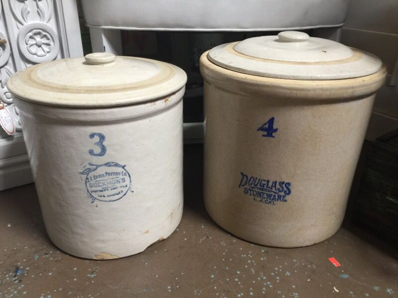 Bevægelse Encommium beskytte 3 and 4 gallon ceramic crocks Douglass and JA Bauer Company for Sale in San  Diego, CA - OfferUp