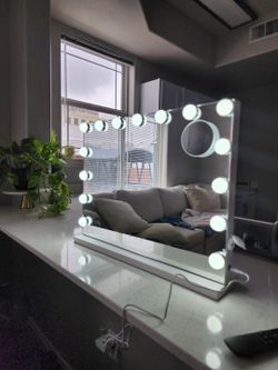 24.4" x 20.47" Hollywood lighted vanity mirror - Stand-up/wall mounted - Dimmable - Light temp ctrl