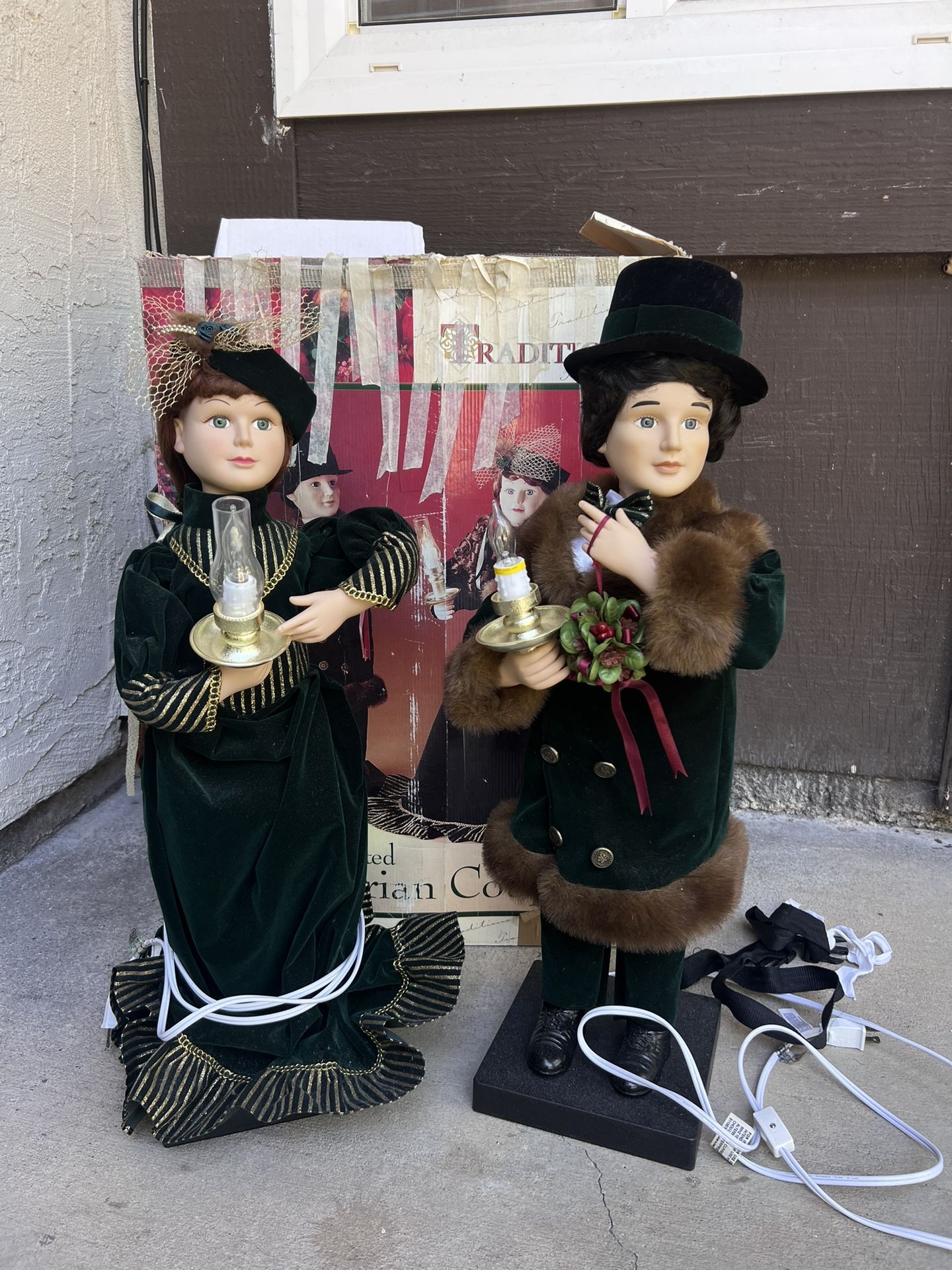 Antique Animated Victoria Couple