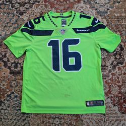 Unisex Nike Seattle Seahawks Tyler Lockett NFL Jersey in size L
(Stain on front, refer to last picture.)
#seahawks #football #PNW