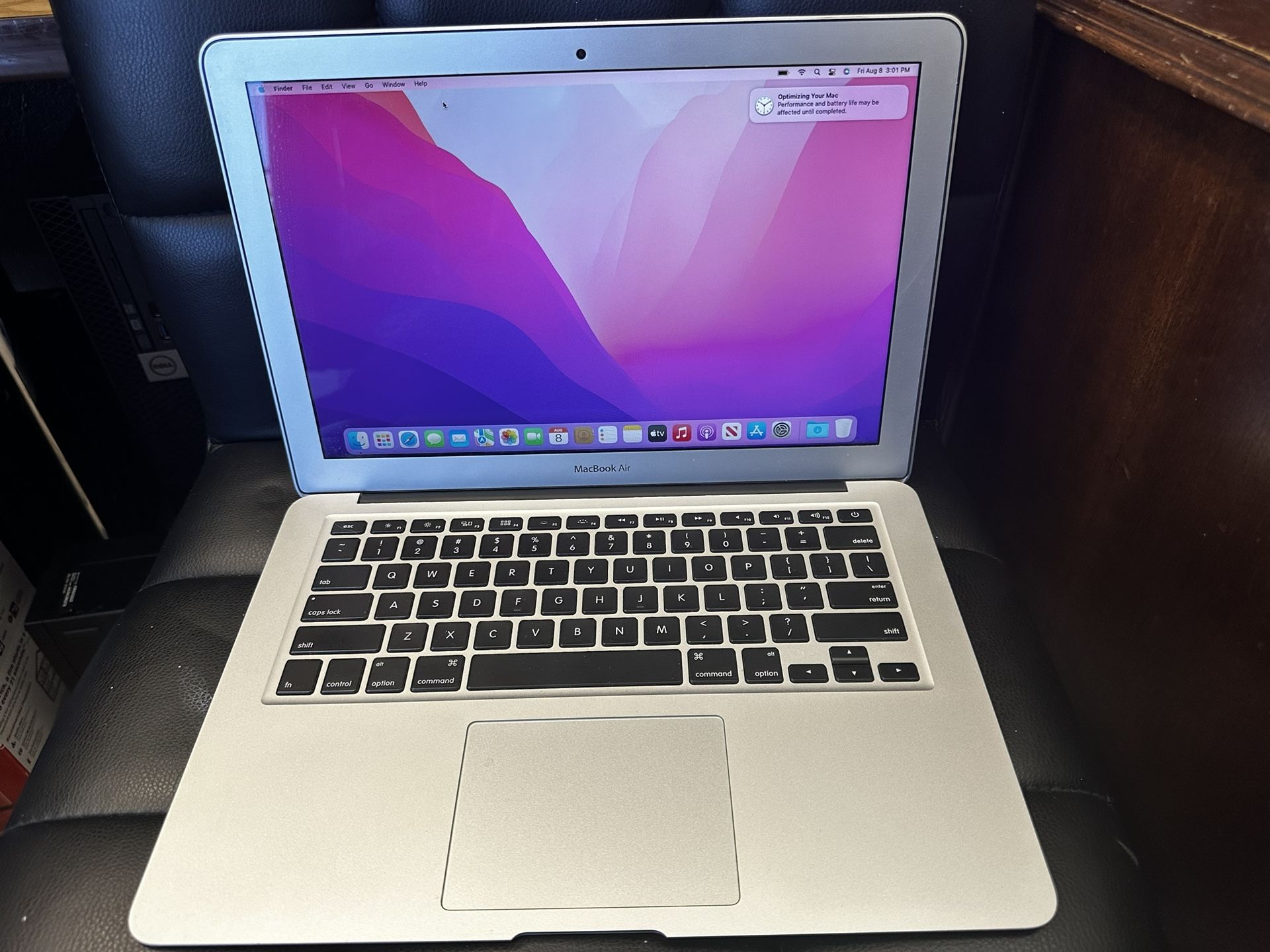 Macbook Air 13 nches- MacOS Monterey