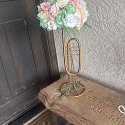Beautiful Gold Plant Stand 24” Tall Shaped Like A Trumpet With Or Without Floral Arrangements$15