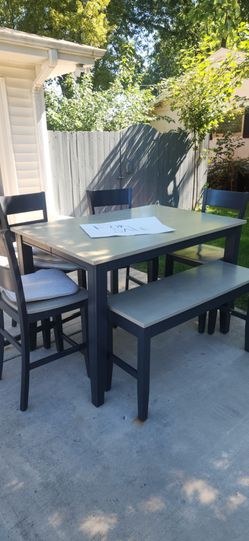 Table with 4 chairs and storage bench