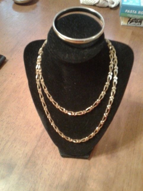 MONET Goldtone Jewelry Set Necklace and Bracelet