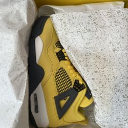 Air Jordan 4’s Size 4y , 6Y 7.5y Size 8 Size 12