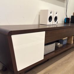 TV stand (Media stand) - 72 W x 15.5 D x 21.5 H inches