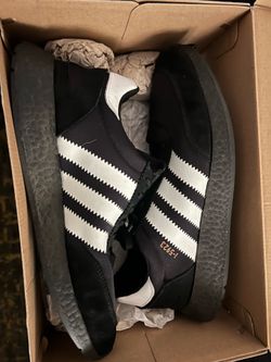 Adidas 5923 size 10.5