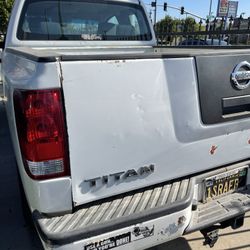 Nissan titan truck