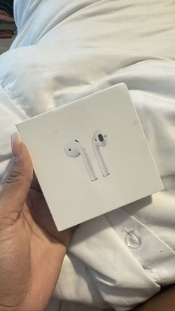 BRAND NEW Apple AirPods 2nd Generation With Earphone Earbuds & Wireless Charging Box (SEALED)
