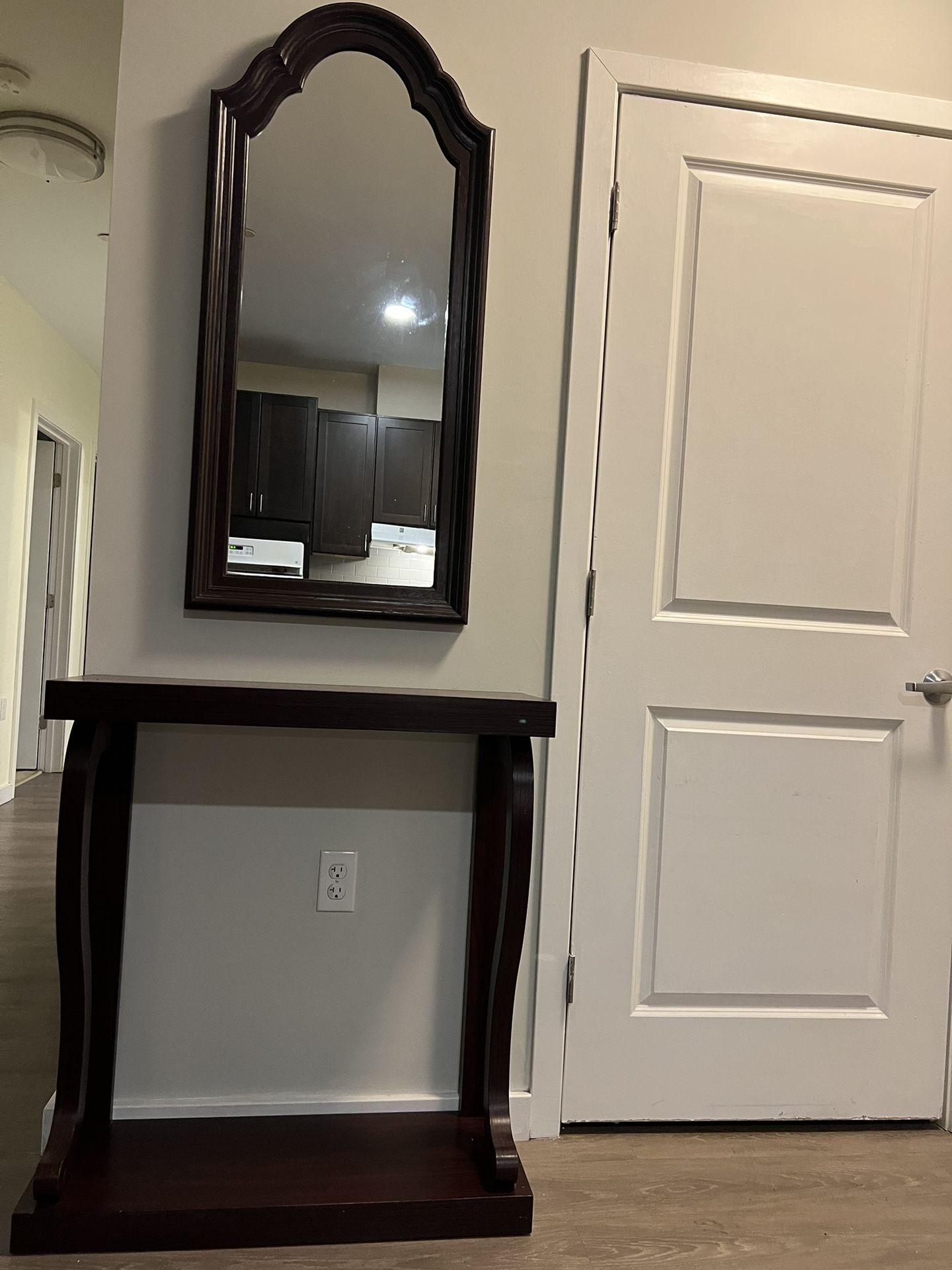 Like New Console Table And Matching Mirror/ Delivery Available