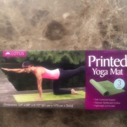Lotus printed yoga mat **New in Box**