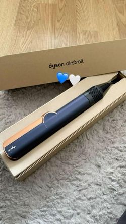 Dyson Airstrait
