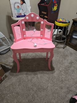 Girls vanity