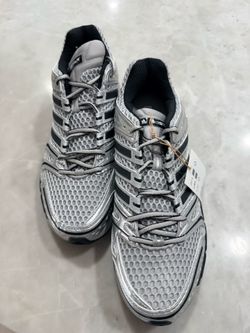 adiSTAR sneakers