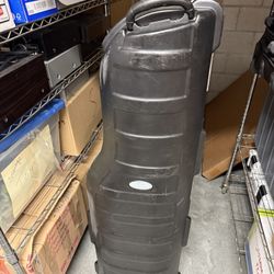 SKB Deluxe Staff ATA Hard Shell Storage Wheeled Golf Bag Travel Case-Excellent Condition-With Brand New Factory Latches with TSA Locks & Keys-Brand Ne